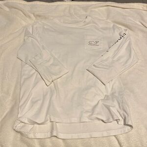 white vineyard vine shirt